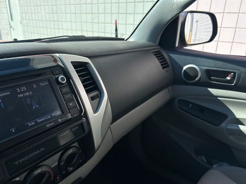 Used 2015 Toyota Tacoma 4x4 Double Cab w/ SR5 Package image 17