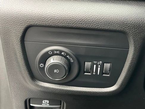 Used 2022 Jeep Grand Cherokee L Limited AWD/4WD image 19