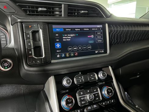 Used 2021 GMC Yukon Denali w/ Denali Premium Package AWD/4WD image 19