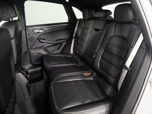 New 2026 Porsche Macan GTS image 37