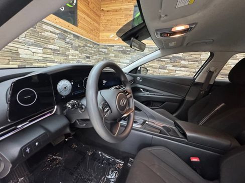Used 2024 Hyundai Elantra SEL FWD image 33