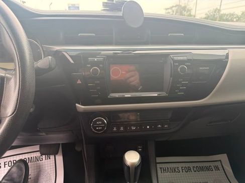 Used 2015 Toyota Corolla LE FWD image 23