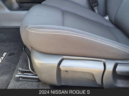 Used 2024 Nissan Rogue S FWD image 15