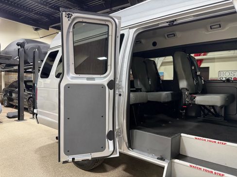 Used 2014 Ford E-250 and Econoline 250 Extended w/ Power Group image 24