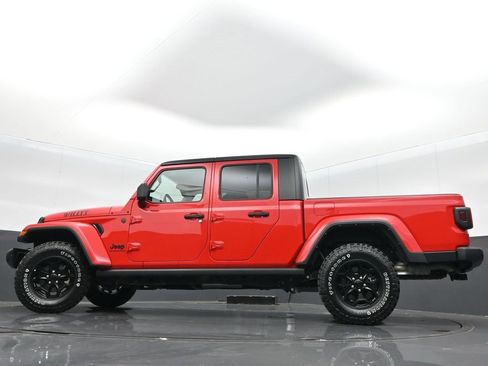 Certified 2022 Jeep Gladiator Willys image 29