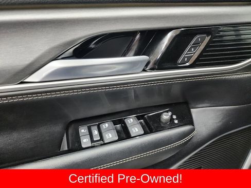 Certified 2025 Jeep Wagoneer Series II w/ 8-Passenger Seating Package AWD/4WD image 10