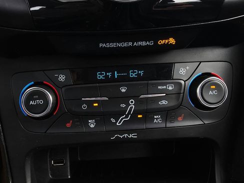 Used 2017 Ford Focus Titanium w/ Titanium Technology Package image 40