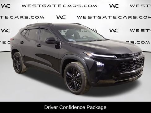 Used 2025 Chevrolet Trax ACTIV w/ Driver Confidence Package FWD image 4