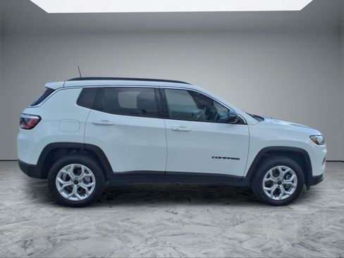 Used 2026 Jeep Compass Latitude AWD/4WD image 8