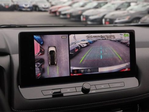 Certified 2025 Nissan Rogue Platinum image 22