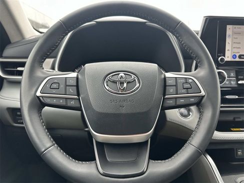 Certified 2023 Toyota Highlander XLE image 22