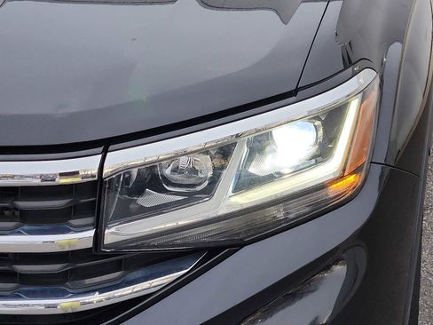 Used 2020 Volkswagen Atlas Cross Sport SE w/ Panoramic Sunroof Package image 9