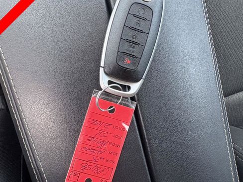 Used 2025 Nissan Rogue SV FWD image 27