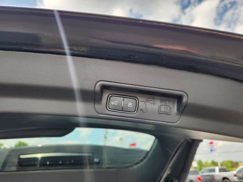 Used 2022 Ford Explorer XLT image 22