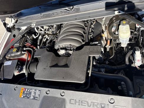 Used 2020 Chevrolet Suburban Premier image 28