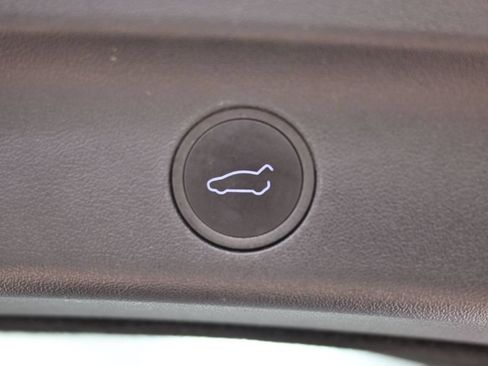 Used 2023 Tesla Model Y Performance AWD/4WD image 16
