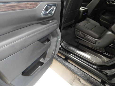 Used 2023 Chevrolet Suburban Z71 image 39