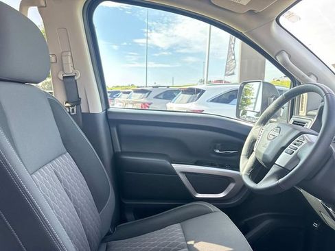 Used 2024 Nissan Titan SV w/ SV Convenience Package RWD image 15