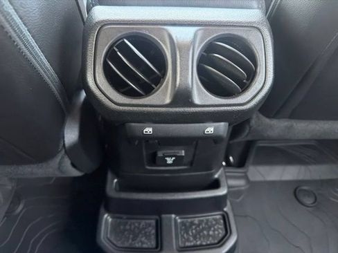 Used 2020 Jeep Wrangler Unlimited Sahara AWD/4WD image 14