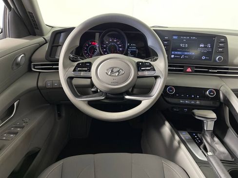 Certified 2022 Hyundai Elantra SEL image 15