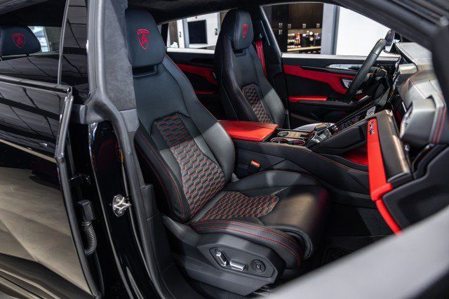 Used 2022 Lamborghini Urus AWD/4WD image 21