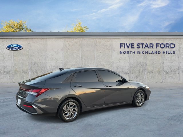 Used 2024 Hyundai Elantra SEL FWD image 9