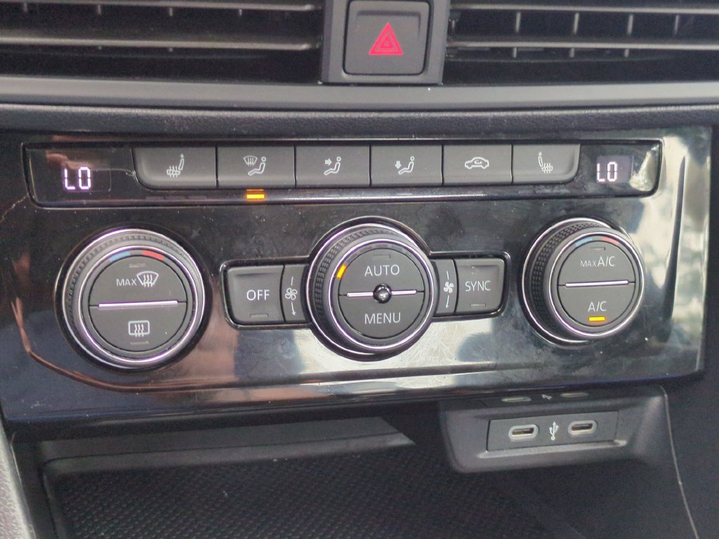 Used 2024 Volkswagen Jetta SE FWD image 24