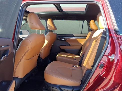 Certified 2022 Toyota Highlander Platinum image 12