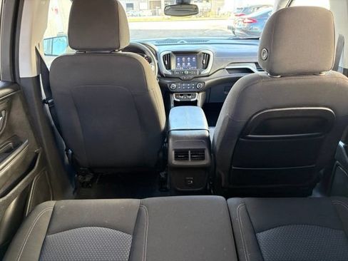 Used 2023 GMC Terrain SLE FWD image 32