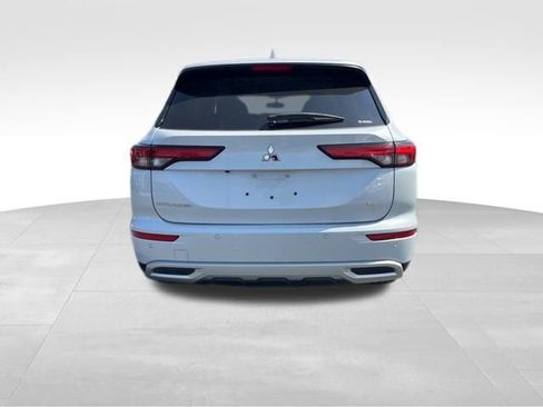 Used 2024 Mitsubishi Outlander SE image 6