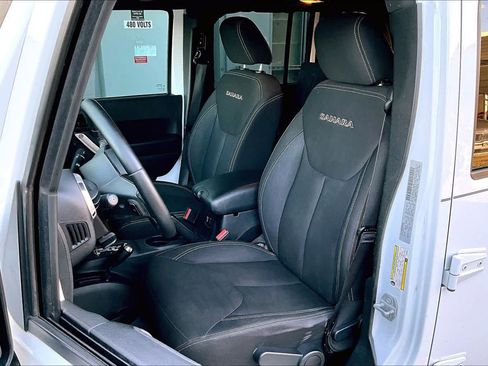 Used 2016 Jeep Wrangler Unlimited Sahara w/ Max Tow Package image 7