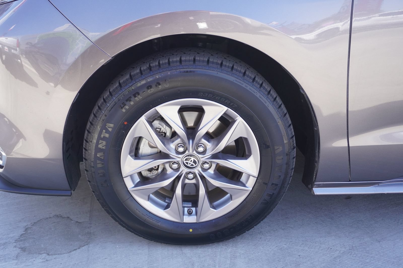 Certified 2023 Toyota Sienna XLE FWD image 22
