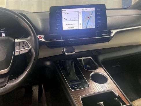 Used 2022 Toyota Sienna XLE w/ XLE Plus Package image 18