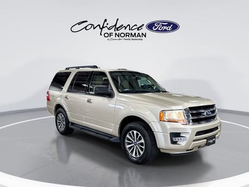 Used 2017 Ford Expedition XLT w/ Equipment Group 202A RWD image 11