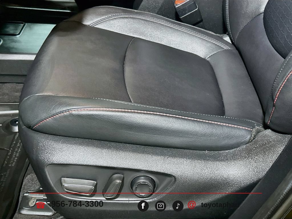 Used 2025 Toyota Sienna XSE FWD image 17