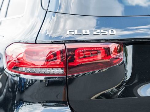 Certified 2023 Mercedes-Benz GLB 250 4MATIC image 7
