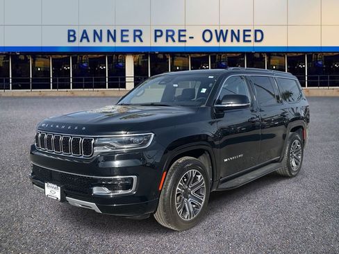 Used 2024 Jeep Wagoneer Series II w/ Flexible Seating Group image 1