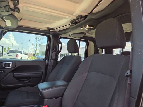 Used 2023 Jeep Gladiator Sport AWD/4WD image 25