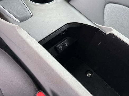 Used 2021 Toyota Camry LE image 27