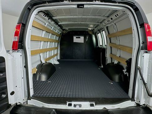 Used 2024 GMC Savana 2500 w/ Driver Convenience Package image 22