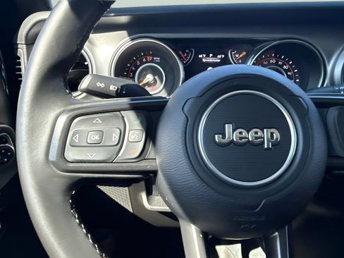 Used 2022 Jeep Gladiator Sport AWD/4WD image 13