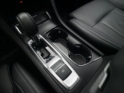 Certified 2024 Subaru Ascent Limited w/ Technology Package image 17