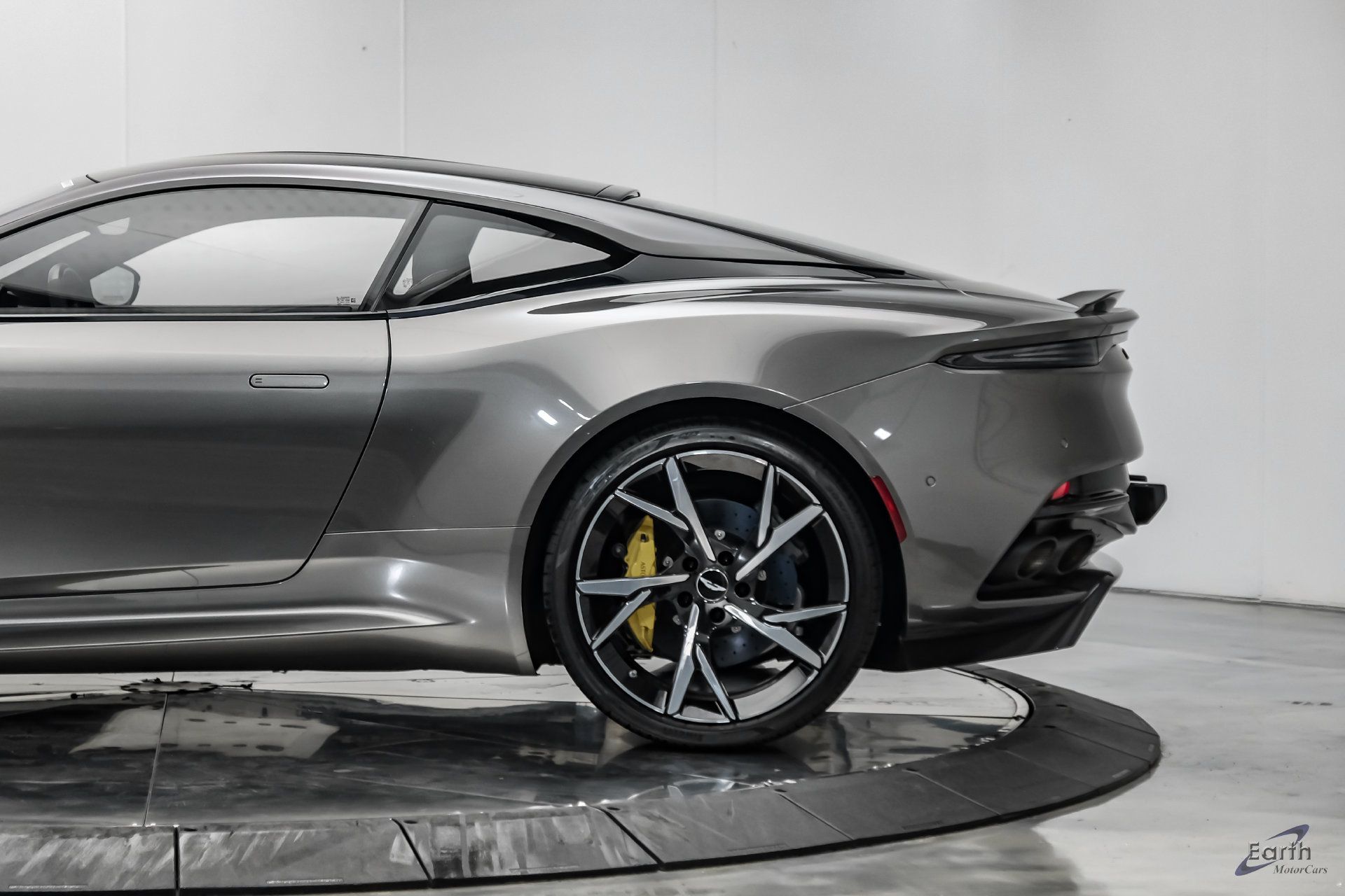 Used 2019 Aston Martin DBS Superleggera RWD image 10