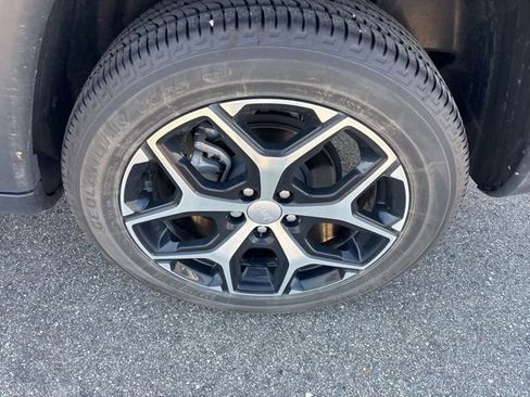 Used 2024 Jeep Compass Limited image 11