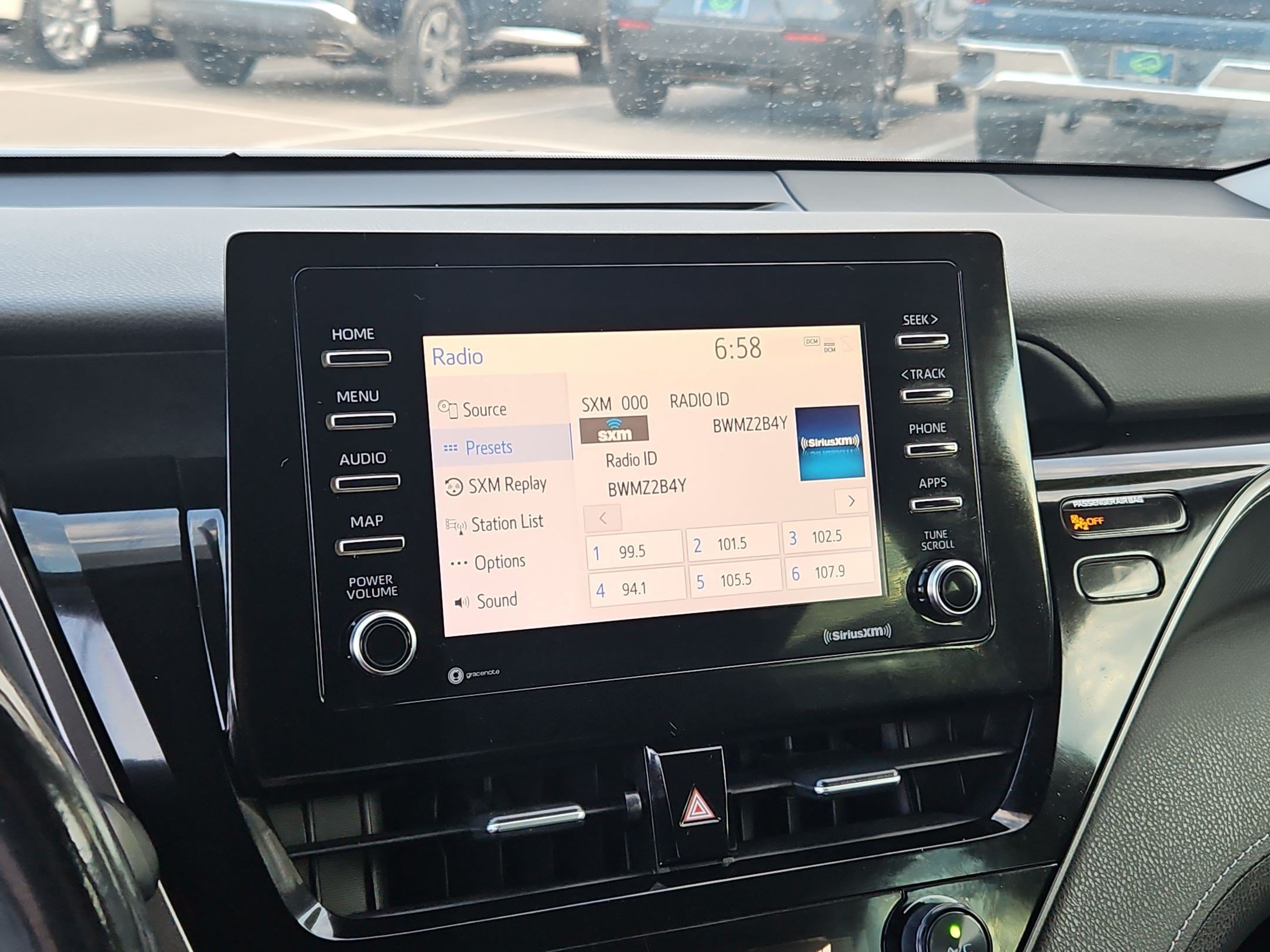 Used 2021 Toyota Camry SE FWD image 19