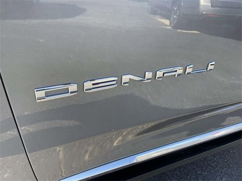 Certified 2022 GMC Yukon Denali image 9