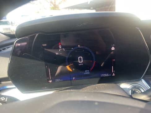 Used 2025 Chevrolet Trax LT w/ LT Convenience Package image 8