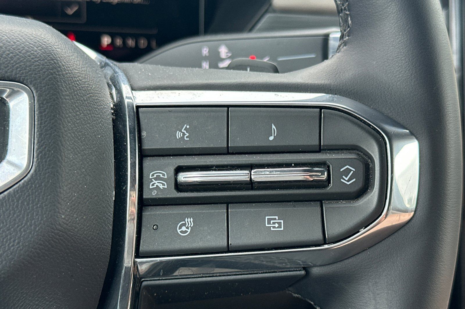 Used 2026 GMC Acadia Elevation w/ Elevation Premium Package FWD image 38