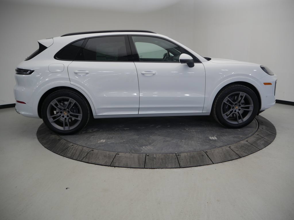 Certified 2026 Porsche Cayenne AWD/4WD image 8