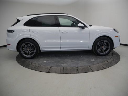 Certified 2026 Porsche Cayenne AWD/4WD image 8
